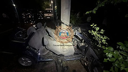 В Саратове подросток за рулем автомобиля протаранил столб